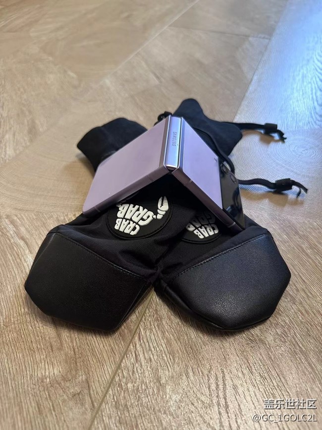 【我的三星手機(jī)搭配】Z FLIP3+滑雪手套