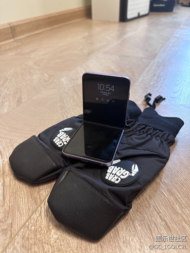 【我的三星手機(jī)搭配】Z FLIP3+滑雪手套