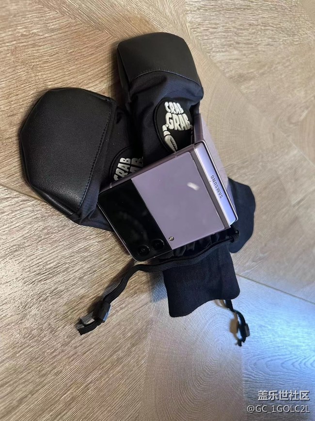 【我的三星手機(jī)搭配】Z FLIP3+滑雪手套