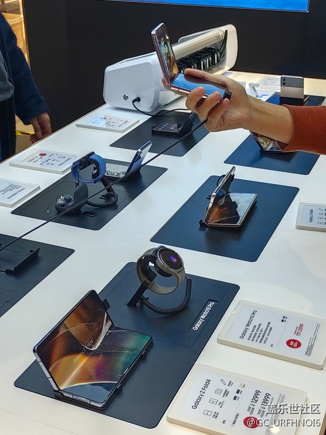 【三星W23系列快閃店打卡】+新品上市，心系天下！