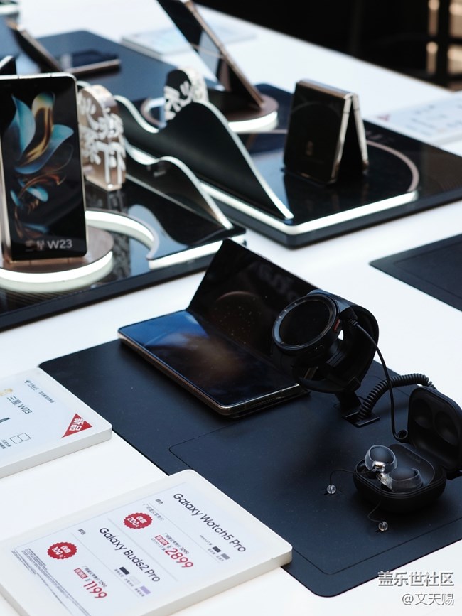 【三星W23系列快閃店打卡】黑金折疊屏也太戳我了