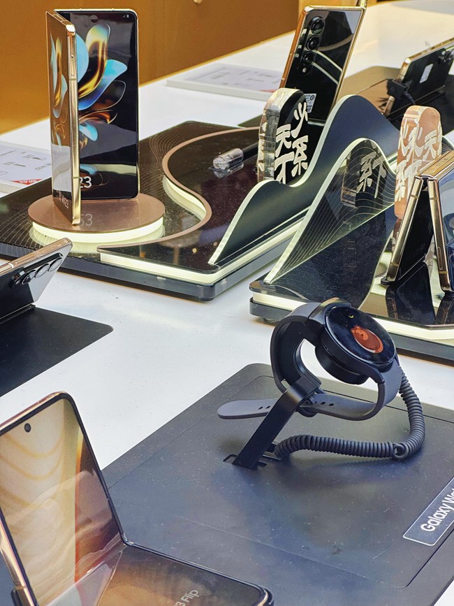 【三星W23系列快閃店打卡】更新?lián)Q代時(shí)刻關(guān)注