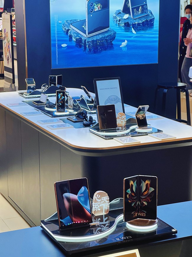 【三星W23系列快閃店打卡】更新?lián)Q代時(shí)刻關(guān)注