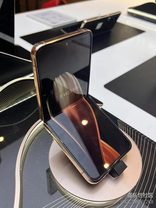 【三星W23系列快閃店打卡】這么炫酷的手機(jī)還不趕緊入手??