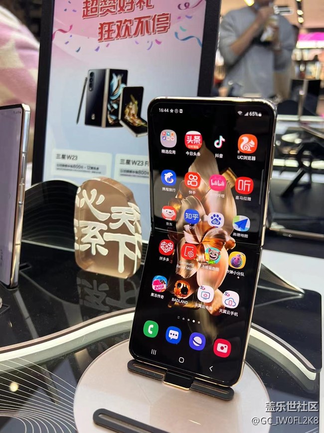 【三星W23系列快閃店打卡】這么炫酷的手機(jī)還不趕緊入手??