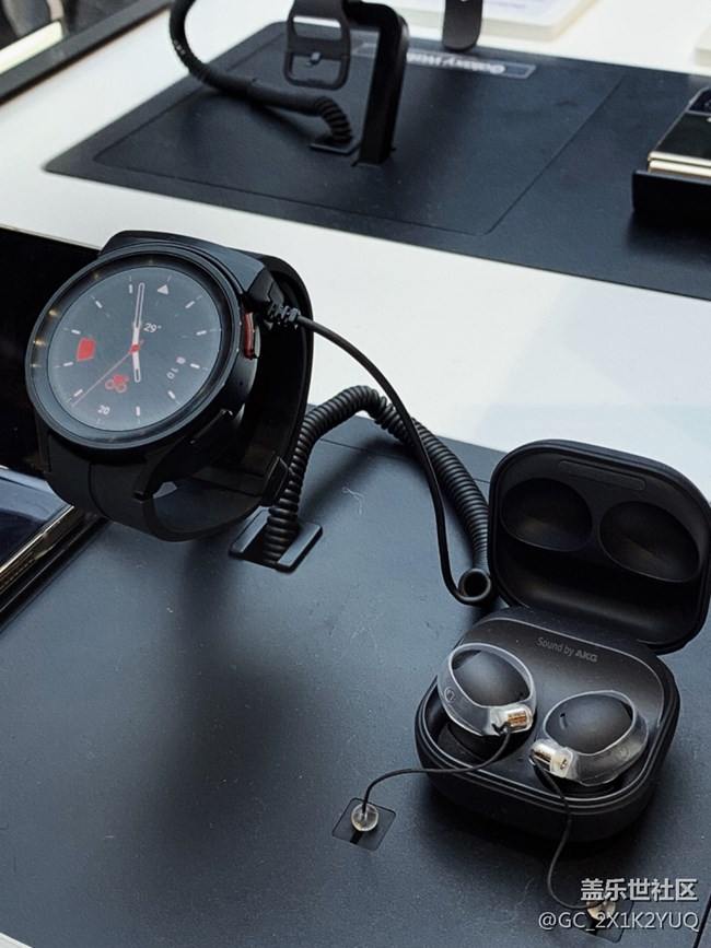 【三星W23系列快閃店打卡】能后置自拍的手機(jī)也太絕啦!