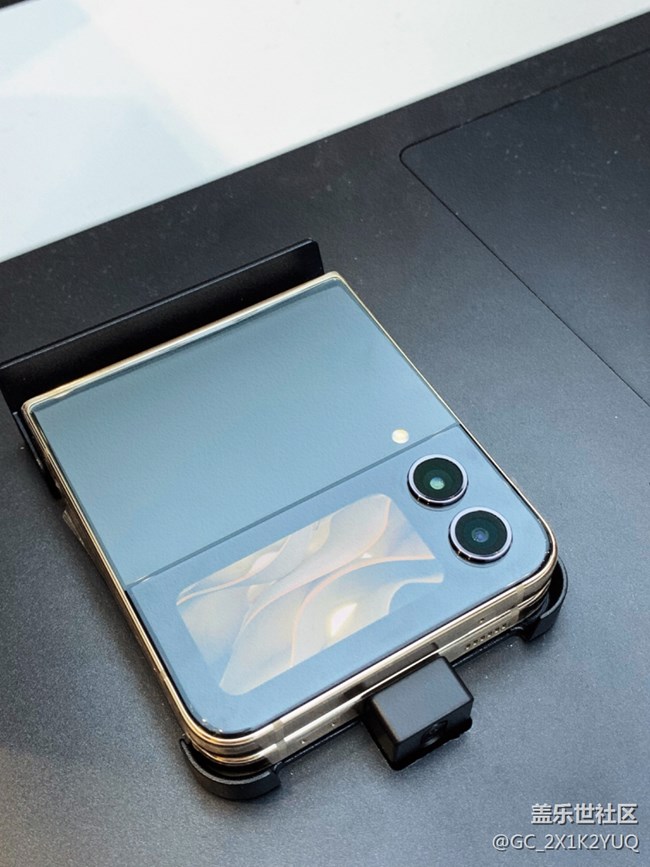 【三星W23系列快閃店打卡】能后置自拍的手機(jī)也太絕啦!