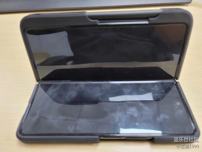 新買的帶筆槽保護殼到了，感覺不錯。