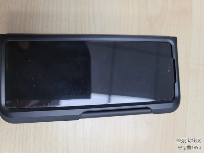 新買的帶筆槽保護殼到了，感覺不錯。