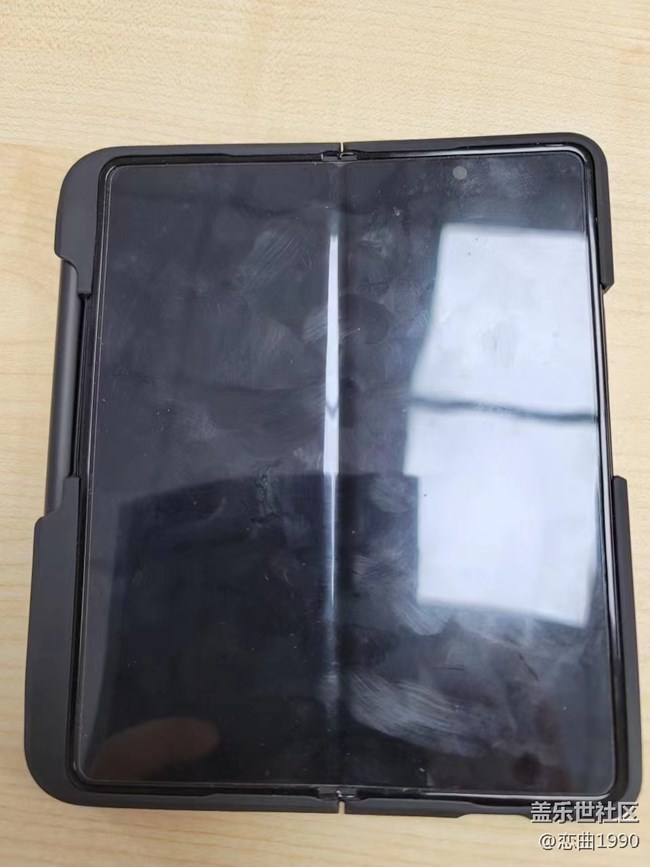 新買的帶筆槽保護殼到了，感覺不錯。