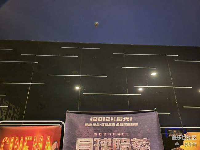 【鏡中景】玻璃中的海報