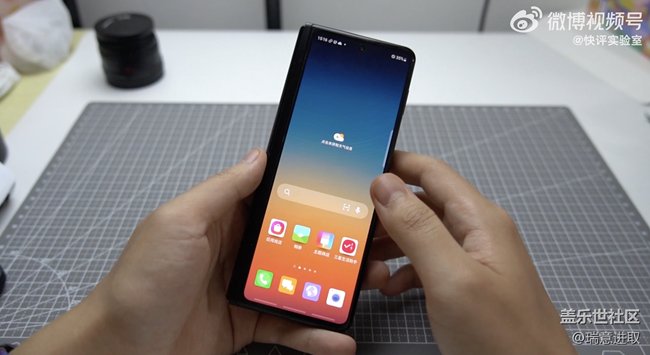 三星Galaxy Z Fold3 支持了手機(jī)分屏，體驗(yàn)不錯(cuò)！