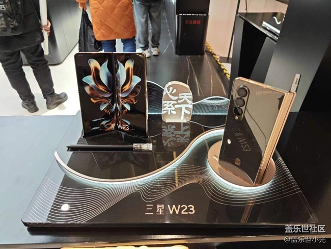 【三星W23系列快閃店打卡】感受W23的尊貴，觀賞電影大作回顧
