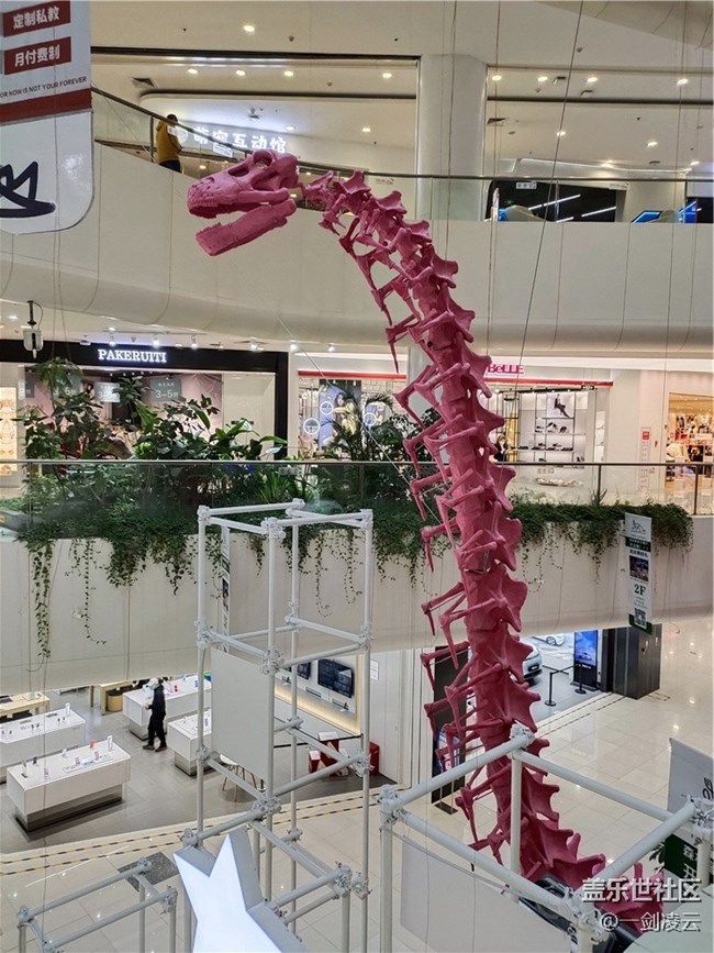 【打卡精彩生活】大峽谷中驚現(xiàn)恐龍，重返侏羅紀時代