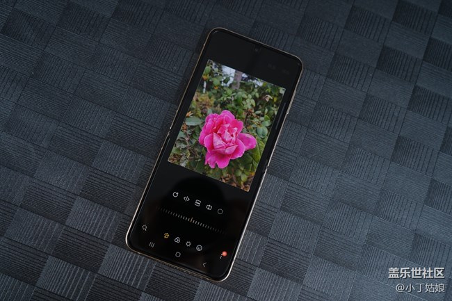 三星W23 Flip：創(chuàng)建濾鏡真不錯(cuò)