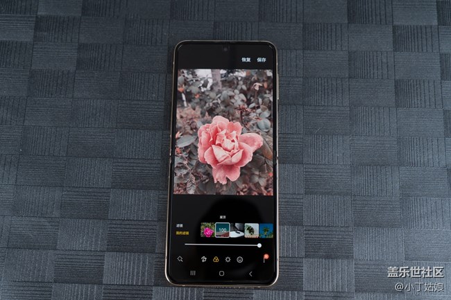 三星W23 Flip：創(chuàng)建濾鏡真不錯(cuò)