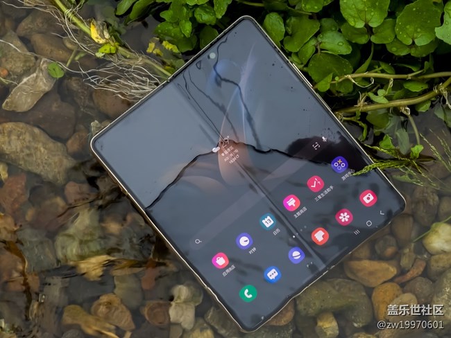 抓住2022尾巴的Z Fold4及其他產品評測貼