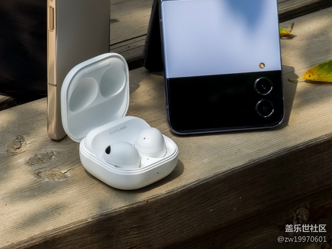 抓住2022尾巴的Z Fold4及其他產品評測貼