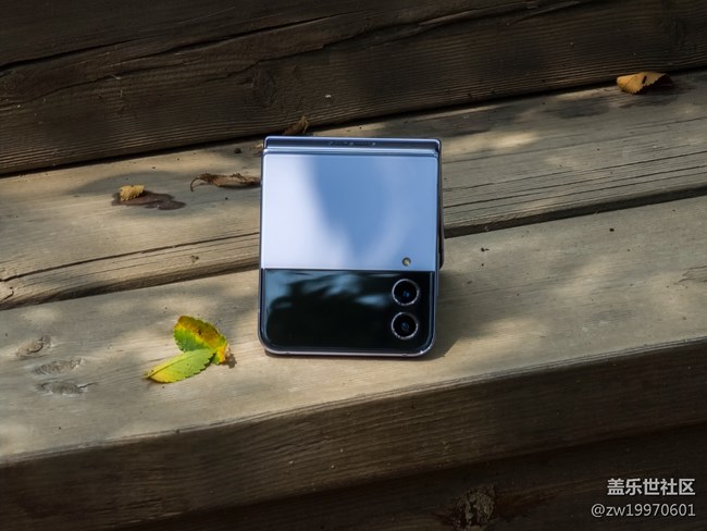 抓住2022尾巴的Z Fold4及其他產品評測貼