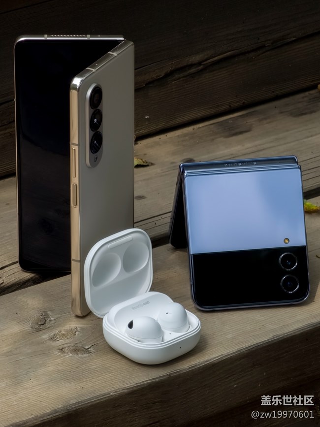 抓住2022尾巴的Z Fold4及其他產品評測貼