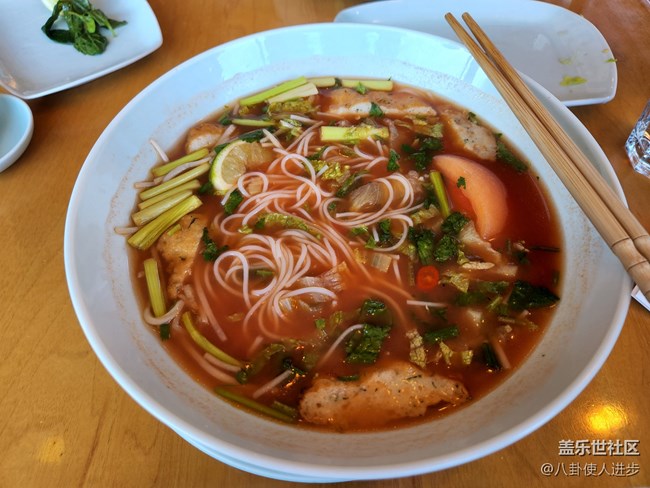 拍照對比：iPhone 14 Plus VS Galaxy S22+