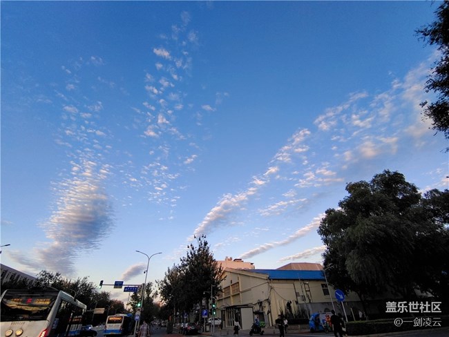 【打卡精彩生活】今天天氣好呀適合看話劇