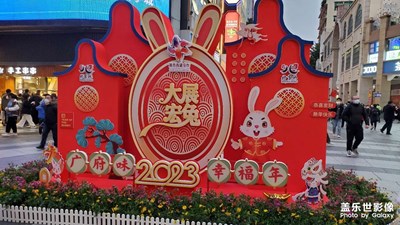 今天我?guī)е鳶10+手機(jī)去上街走走看看。