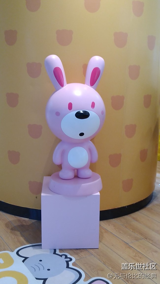 【玉兔呈祥】電梯旁的迎賓兔