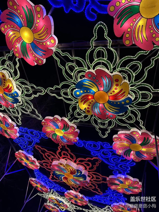 【我在盛京拍花燈】關(guān)東影視城相聚歡！