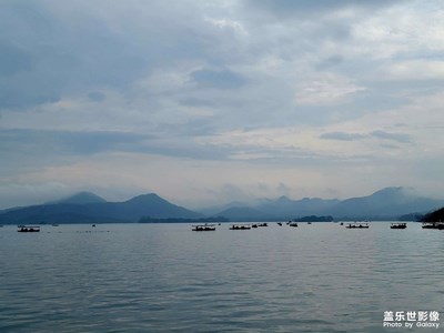 晴雨西湖，一瞬之間。