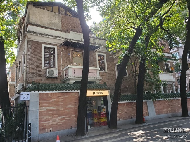 最近兩年的新機子拍照都有逆光眩光泛白的問題