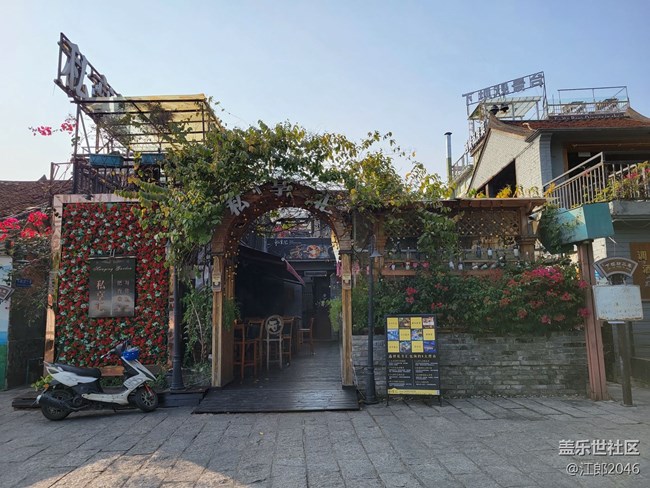 最近兩年的新機子拍照都有逆光眩光泛白的問題