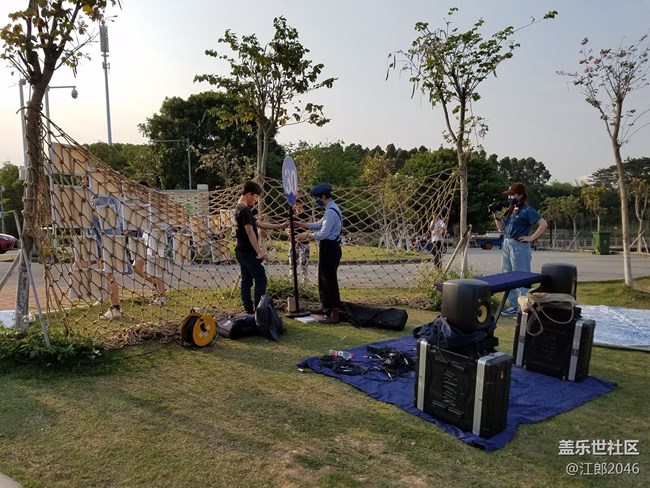 最近兩年的新機子拍照都有逆光眩光泛白的問題