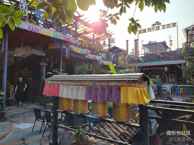 最近兩年的新機子拍照都有逆光眩光泛白的問題