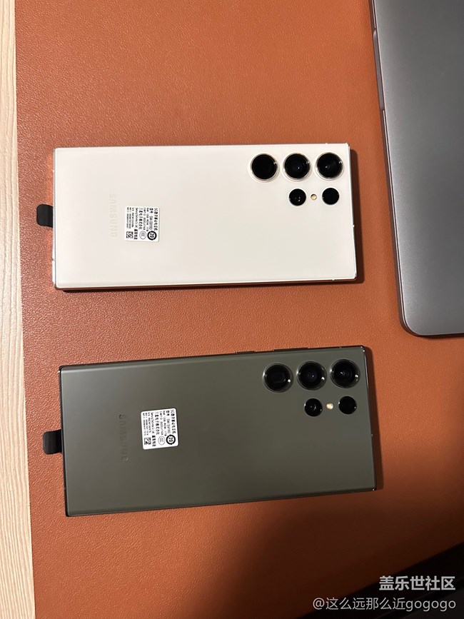 白色和綠色在手，機(jī)友們喜歡哪個(gè)？