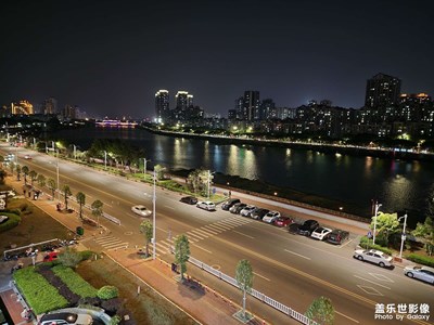 我這臺手機的夜景算進步了！