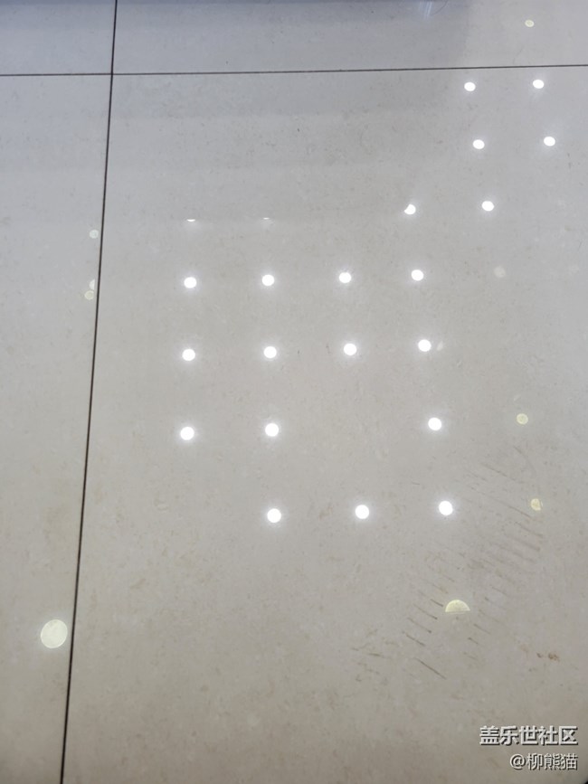 仰望天空+銀行的仰望