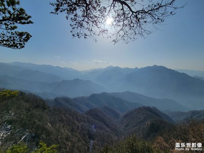 周末爬山越嶺