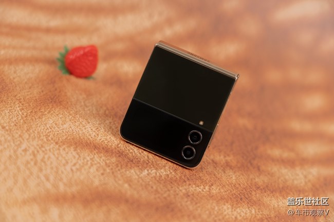 三星W23 Flip多角度懸停拍照的可玩性還是蠻高