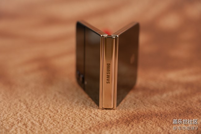 三星W23 Flip多角度懸停拍照的可玩性還是蠻高