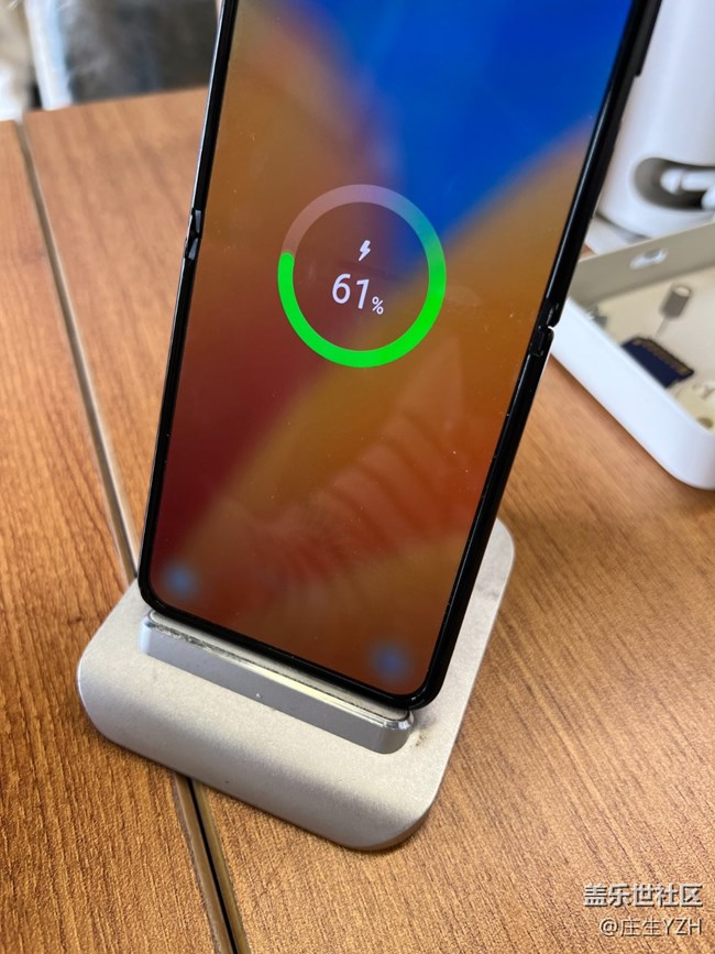 三星Z Flip4這次續(xù)航很穩(wěn)