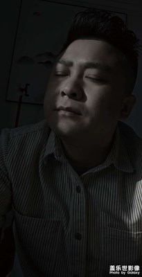 自拍一張照片，效果不錯