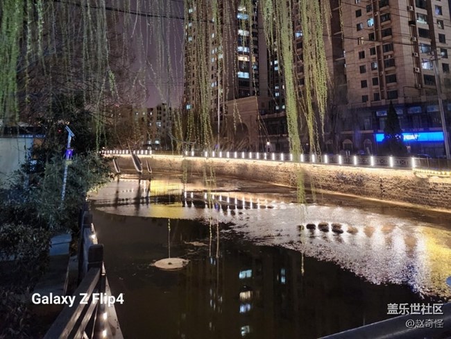 三星小折疊的夜景表現(xiàn)不錯(cuò)
