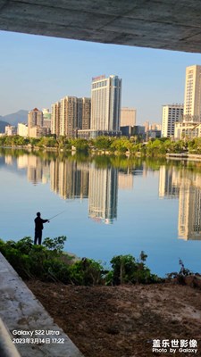細(xì)品時(shí)光如流水，
歲月安然靜好先