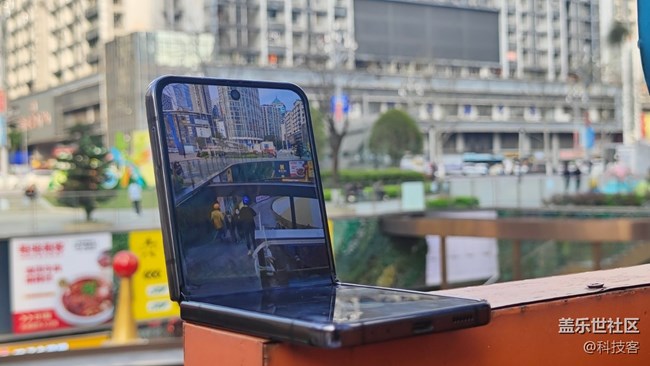 三星Z Flip4懸停拍照體驗