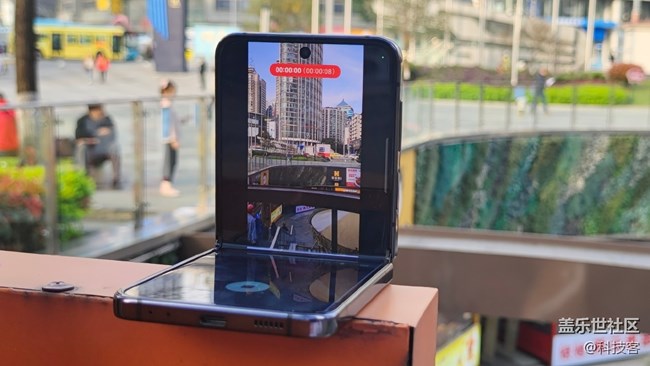 三星Z Flip4懸停拍照體驗