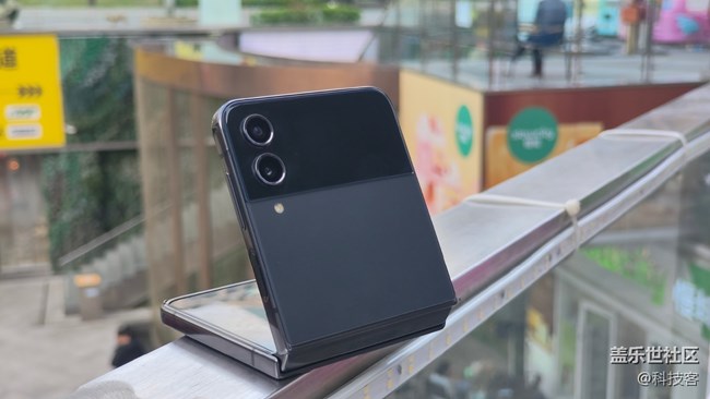 三星Z Flip4懸停拍照體驗