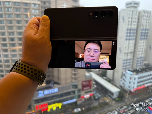 折疊屏手機(jī)拍照大法 你都會(huì)用了嗎？