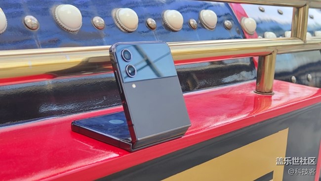 三星Galaxy Z Flip4的側邊電源鍵體驗