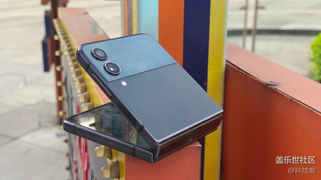 三星Galaxy Z Flip4的側邊電源鍵體驗